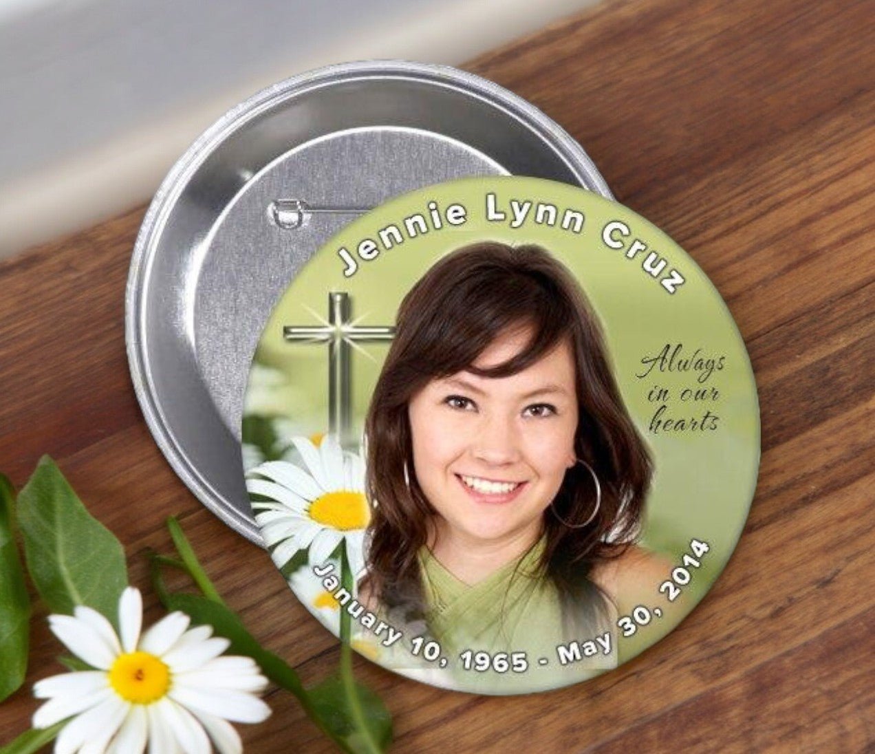 White Daisy Memorial Button Pin (Pack of 10) - The Funeral Program Site